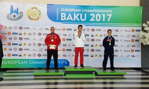 Fiatalok öt bakui érme