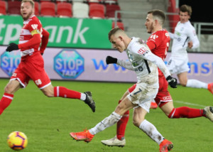 Schön Szabolcs (fehérben) ismét betalált. Forrás: MTK Budapest