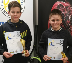 Valkusz Márk (jobbra) U12-es versenyt nyert Székesfehérváron Forrás: Magyar Tenisz Szövetség