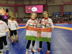 Két évvel ezelőtt Borsos Viktória (balra) és Elekes Enikő ünnepelhetett aranyérmet a magyar csapatból a serdülő Európa-bajnokságon Forrás: Kőbánya SC