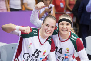 Kuczora Csenge (balra) juniorként már bizonyított. Fotó: MKSZ