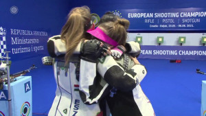 A légpuskás lányok öröme Forrás: ISSF