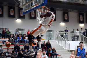 Radics Balázs képviseli a Barcelona 17 éves nigériai tehetségét, James Nnajit is, aki két évet játszott a Rátgéber Akadémián Forrás: NKA Pécs