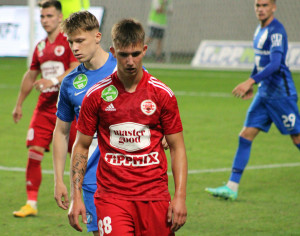 Czérna Erik (pirosban) remekül debütált a Kisvárda színeiben Forrás: kisvardafc.hu