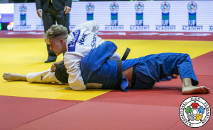 Sáfrány Péter (fehérben) junior-világbajnoki címet szerzett 90 kilóban Forrás: IJF