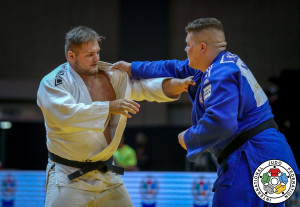 Sipőcz Richárd (fehérben) ezüstérmes nehézsúlyban a junior-vb-n Forrás: IJF