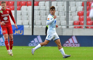 A 16 éves Bakti Balázs (fehérben) első NB I-es mérkőzésén lépett pályára Forrás: Puskás Akadémia