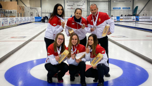  Joó Lindával és Nagy Laurával bronzérmes a női válogatott Norvégiában Forrás: curling.hu