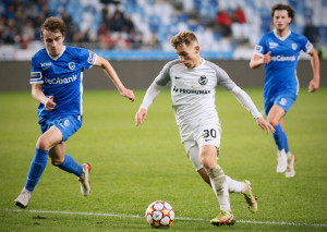 Az ifjú támadó a Genk védőinek dolgát is megnehezítette Fotó: Rácz Ádám/MTK Budapest