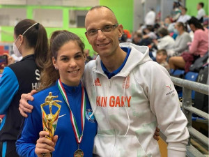 Dalma és mestere, Fischer Mihály a Hungarian Open-trófeával Forrás: MTK Budapest