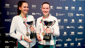 Battai Sugár (jobbra) Budapesten is junior-világkupát nyert a Szűcs Anna elleni döntőben Forrás: hunfencing.hu