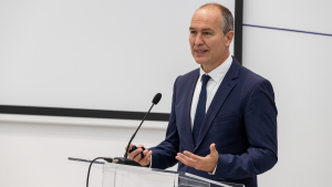 „Nem szabad agyonnyomni a fiatalokat a túlzott elvárásokkal” – Markovits László Forrás: vasassc.hu