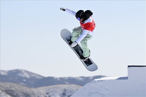 Kozuback Kamilla (17) elesett a slopestyle selejtezőjében, a 28. helyen zárt Fotó: Kovács Tamás / MTI