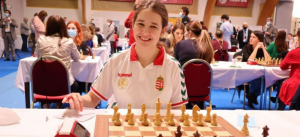 A nem egészen 15 éves Gaál Zsóka a női válogatott első táblás játékosa a Mitropa-kupán Forrás: Magyar Sakkszövetség