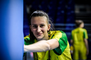 Sitku Zsuzsanna (18) bemutatkozó évadában azonnal Euroliga-győzelmet ünnepelhetett a Sopron színeiben Forrás: FIBA.Basketball