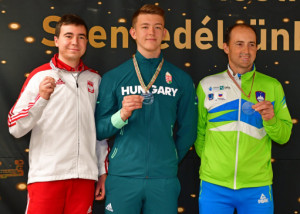 A 18 éves Török Ferenc (középen) aranyérmes a Masped-kupa rangos nemzetközi felnőttmezőnyében Forrás: MSSZ