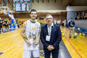 A soproniak kiválósága, Csátaljay Péter (17) az MVP-címe mellett az All-Star ötösbe is bekerült a junior fiúk nyolcas döntőjében Forrás: DEAC Kosárlabda Akadémia