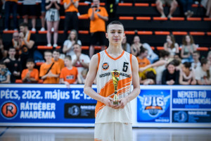 A kiemelkedő teljesítménye után Lukácsi Gábor  megérdemelten lett a döntő MVP-je Forrás: NKA Pécs