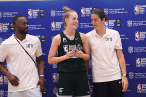 A legjobb védőnek járó díjat Toman Petra kapta meg a tábor végén Forrás: BWB / Italbasket