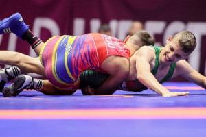 László Mózes (zöldben) ezüstérmes az U17-es Eb-n Bukarestben Fotó. Martin Gábor / UWW / MBSZ