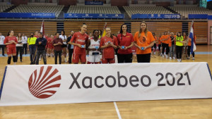 Madár Esztert (bal szélen) és Boros Júliát (középen) a torna All-Star ötösébe is beválasztották Forrás: Drocer Eventos