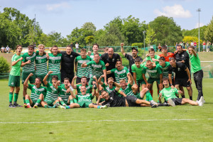 A Ferencváros U17-es játékosai örülhettek a Honvéd elleni bajnoki döntő után Forrás: fradi.hu