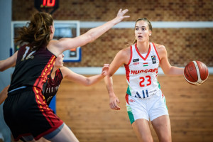 A belgák elleni sikerrel a 11. helyen zárt a magyar csapat (fehérben) a krétai U18-as leány Eb-n Forrás: FIBA.Basketball