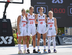 Balról: Kádas Boglárka, Varga Napsugár, Herczog Bora és Küllős Kira Forrás: FIBA.Basketball