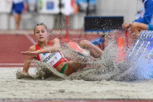 Rózsahegyi Bori az ötösugrás után távolugrásban is nyert a győri U16-os ob-n Fotó: Szalmás Péter / Magyarock