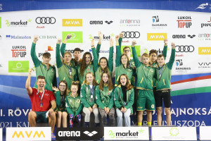 A Győri Úszó SE fiataljai joggal örülhettek az országos bajnokságokon nyújtott teljesítményüknek Forrás: Győr Úszó SE