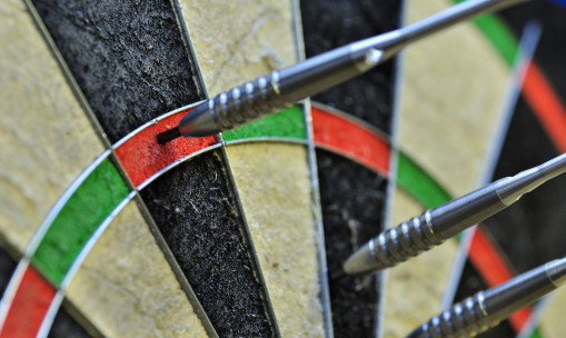 Kézzelfogható a darts-láz